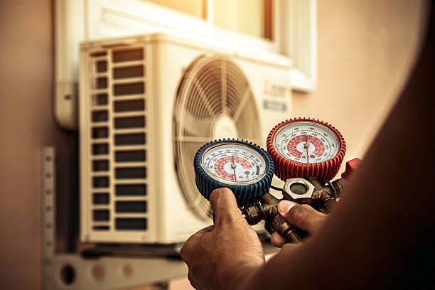 Professional Hvac technician working in Oak Hill, NY